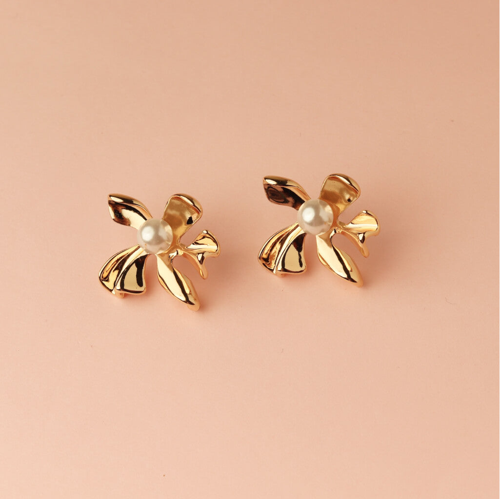 Blooming Pearl Petal Earrings