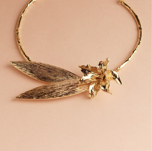 Floral Sculpted Choker Necklace