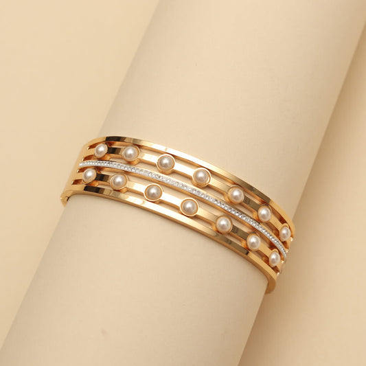 Gilded Ocean Pearl Bracelet