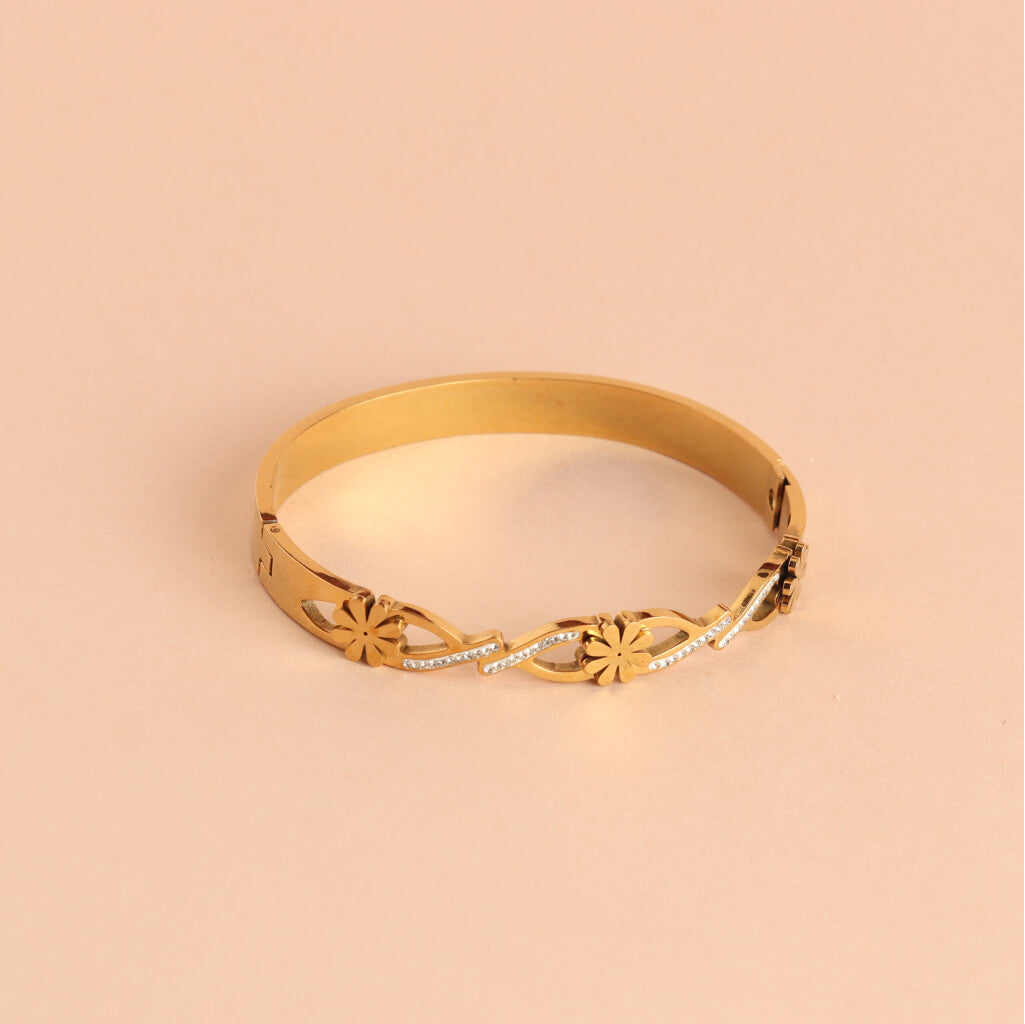 Gold Bloom Bracelet with Diamond Charm