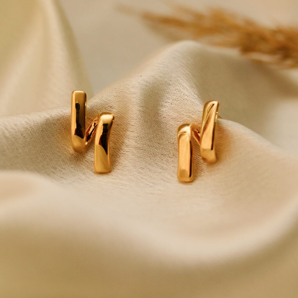 Aura Bend Stud Earring