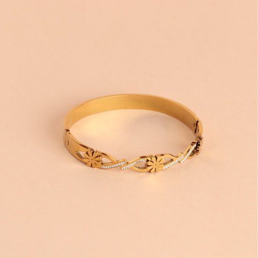Gold Bloom Bracelet with Diamond Charm