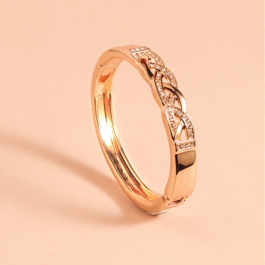 Gold Bracelet with Intertwined Crystal