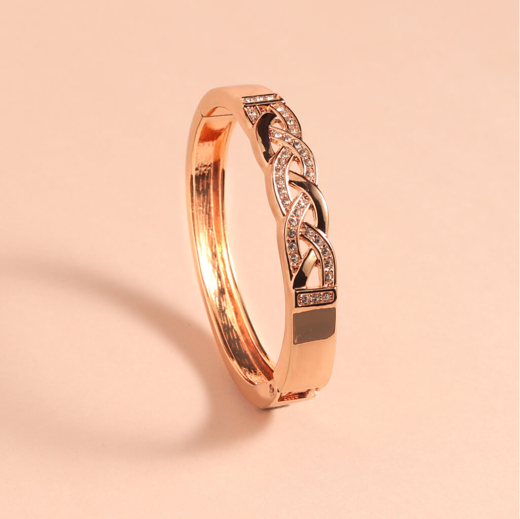 Gold Bracelet with Intertwined Crystal