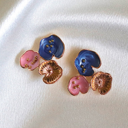 Petal Pond Studs Earrings