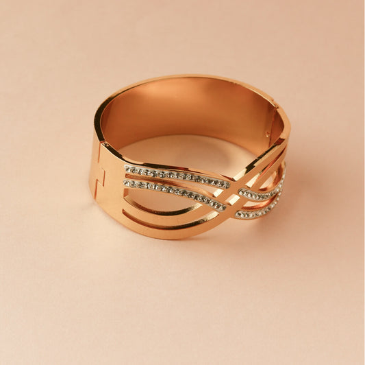 Twilight Curve Gold Bracelet with Diamond Shine