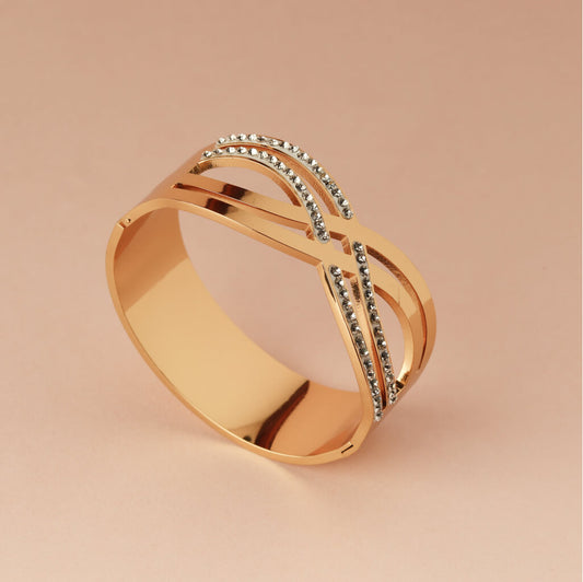 Twilight Curve Gold Bracelet with Diamond Shine